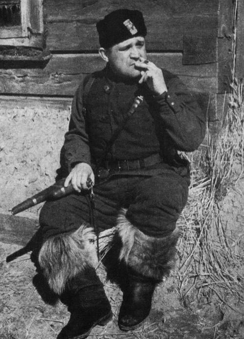 Командир партизанского соединения дважды Герой Советского Союза А. Ф. Федоров