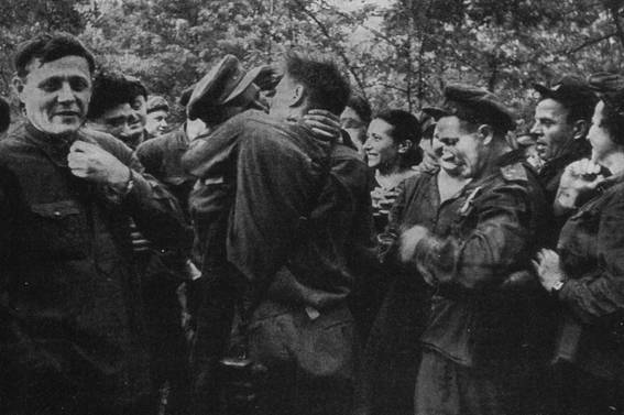 партизанское соединение Н. Н. Попудренко встретилось с передовыми частями Советской Армии